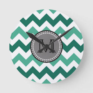 Turquoise and Mint Chevron Zigzag Monogram Runde Wanduhr