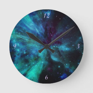 Turquoise Blue Green Space Nebula Runde Wanduhr