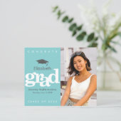 Turquoise Budget Foto Graduation Cap Bold Einladun (Stehend Vorderseite)