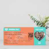 Turquoise & Coral Boarding Pass Wedding Einladung (Stehend Vorderseite)