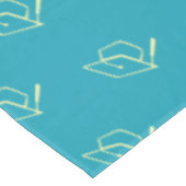 Turquoise Modern Graduation Photo Cap Pattern Tischdecke (Schrägansicht)