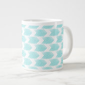 Turquoise Tribal Arrow-Muster Jumbo-Tasse (Vorderseite Rechts)