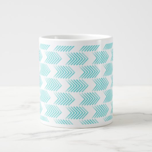 Turquoise Tribal Arrow-Muster Jumbo-Tasse (Vorderseite)