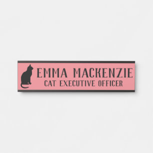 Türschild mit hängender rosa Katze Namensschild