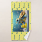 Turtle and Rubber Duck in the Bath Custom Text Badehandtuch (Badehandtuch)