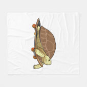 Turtle as Skater with Skateboard Fleecedecke (Vorderseite (Horizontal))