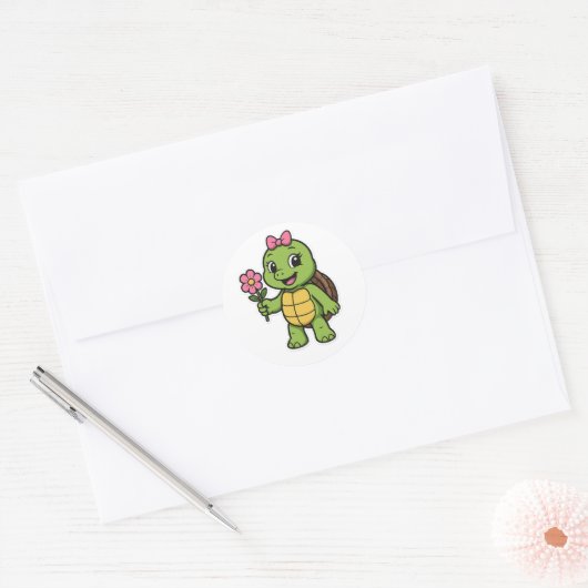 Turtle holding a flower runder aufkleber (Umschlag)
