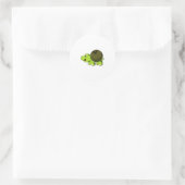 Turtle im Bowling mit Bowlingball Runder Aufkleber (Tasche)