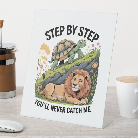 Turtle Lion Funny Sockelschild (In Situ)