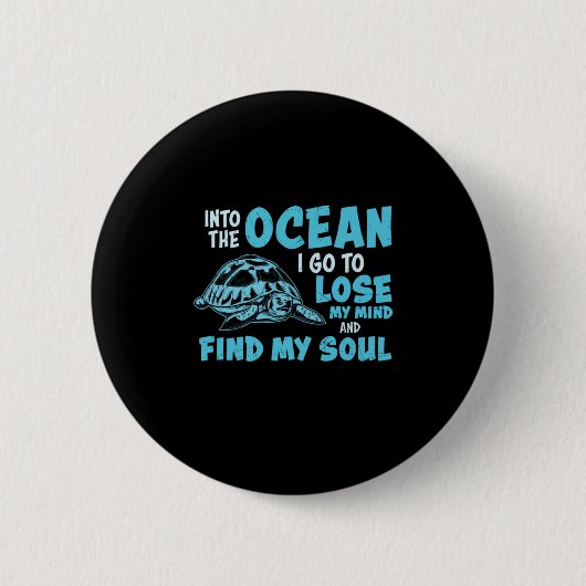 Turtle Lover | In den Ozean Button (Vorderseite)