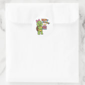 Turtle saying Happy Birthday Runder Aufkleber (Tasche)