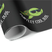 Turtley Cool Typ Funny Turtle Pun Dark BG Geschenkpapier (Rolleneckpunkt)
