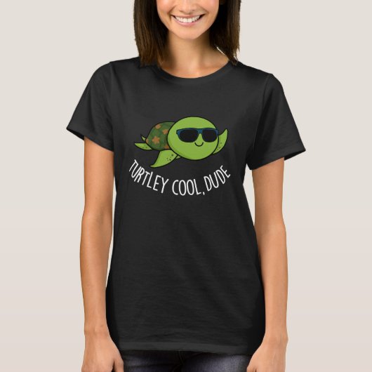 Turtley Cool Typ Funny Turtle Pun Dark BG T-Shirt (Vorderseite)