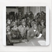 Tuskegee Airmen beim Briefing des Zweiten Weltkrie Mousepad (Vorne)