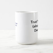 Tust ich bin ich (fast) ein Doktor Kaffeetasse (Mittel)