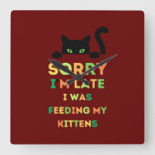 Tut mir leid, ich habe meine Kätzchen gefüttert. Quadratische Wanduhr (Vorderseite)