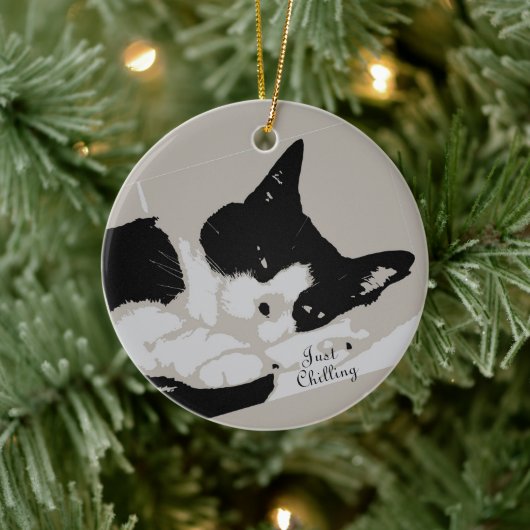 Tuxedo Cat Chilling Keramik Ornament (Baum)