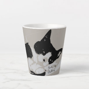 Tuxedo Cat Chilling Milchtasse