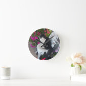 Tuxedo Cat Cute with Pretty Flowers Black Cats Runde Wanduhr (Zuhause)