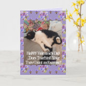 Tuxedo Cat Funny Touching Toes Valentines Day Karte (Gelbe Blume)