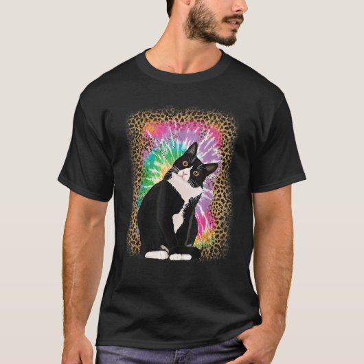 Tuxedo Cat Gefärbte Krawatte Leopard Hintergrund f T-Shirt (Vorderseite)