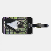 Tuxedo Cat in Window Painting Original Animal Art Gepäckanhänger (Rückseite horizontal)