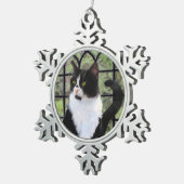 Tuxedo Cat in Window Painting Original Animal Art Schneeflocken Zinn-Ornament (Rechts)