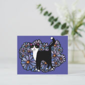 Tuxedo Cat Lila Daisis Art Postkarte (Stehend Vorderseite)