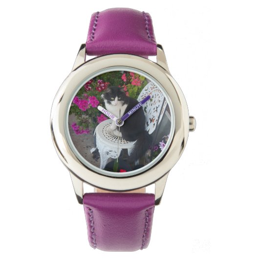 Tuxedo Cat Maroon Dark Pink Cats and Flowers Armbanduhr (Vorderseite)