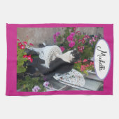 Tuxedo Cat Maroon Dark Pink Cats and Flowers Geschirrtuch (Horizontal)