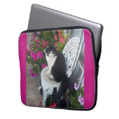 Tuxedo Cat Maroon Dark Pink Cats and Flowers Laptopschutzhülle (Vorderseite Links)
