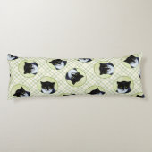 Tuxedo Cat Portrait Malerei Niedliche Kunst Seitenschläferkissen (Rückseite)