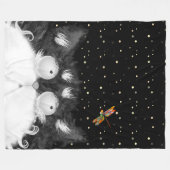 Tuxedo Cat überrascht von Dragonfly Fleecedecke (Vorderseite (Horizontal))