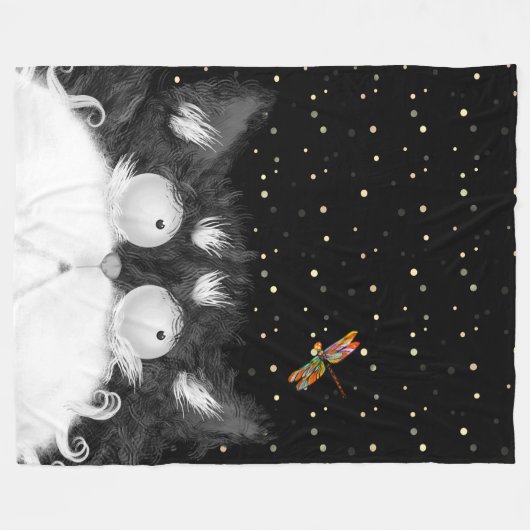 Tuxedo Cat überrascht von Dragonfly Fleecedecke (Vorderseite (Horizontal))