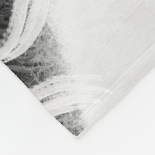 Tuxedo Cat überrascht von Dragonfly Fleecedecke (Ecke)