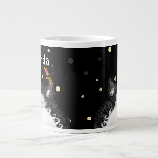 Tuxedo Cat überrascht von Dragonfly Jumbo-Tasse (Vorderseite)