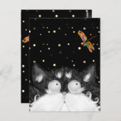 Tuxedo Cat überrascht von Dragonfly Postkarte (Vorne/Hinten)