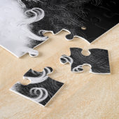 Tuxedo Cat überrascht von Dragonfly Puzzle (Seite)