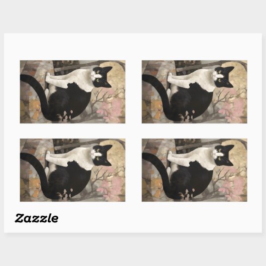 Tuxedo Katze auf einem Felsen im Garten Rechteckiger Aufkleber (Blatt)