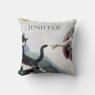 Tuxedo-Katze berührt die göttliche Pfote           Kissen