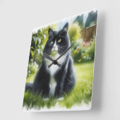 Tuxedo Katze im Garten Lugano Unexpected Classic T Quadratische Wanduhr (Winkel)