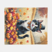 Tuxedo Katze im Herbst hinterlässt Erntedank Art Fleecedecke (Vorderseite (Horizontal))