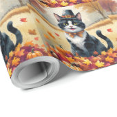 Tuxedo Katze im Herbst hinterlässt Erntedank Art Geschenkpapier (Rolleneckpunkt)