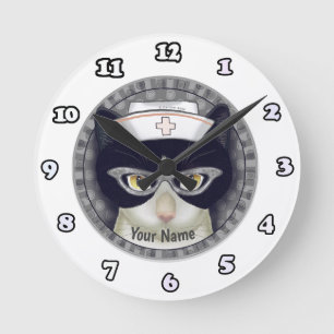 Tuxedo-Katze Krankenschwester Uhr
