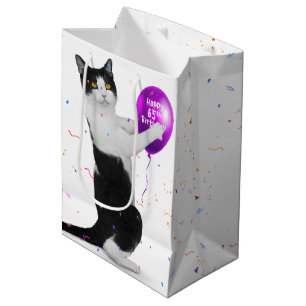 Tuxedo Katze mit 65. Geburtstagsballon Mittlere Geschenktüte