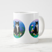 Tuxedo Katze mit Blume Tasse (Vorderseite Rechts)