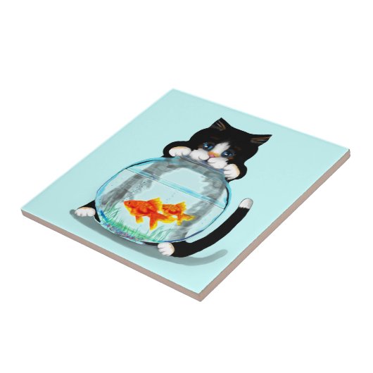 Tuxedo-Katze mit Fischmilch Fliese (Seite)