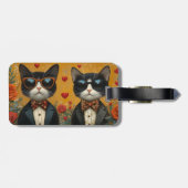 Tuxedo Katze mit Herz-Rose Valentinstag Gepäckanhänger (Rückseite horizontal)