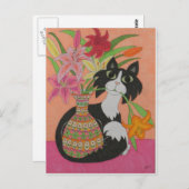 Tuxedo Katze mit Lilies Postkarte (Vorne/Hinten)