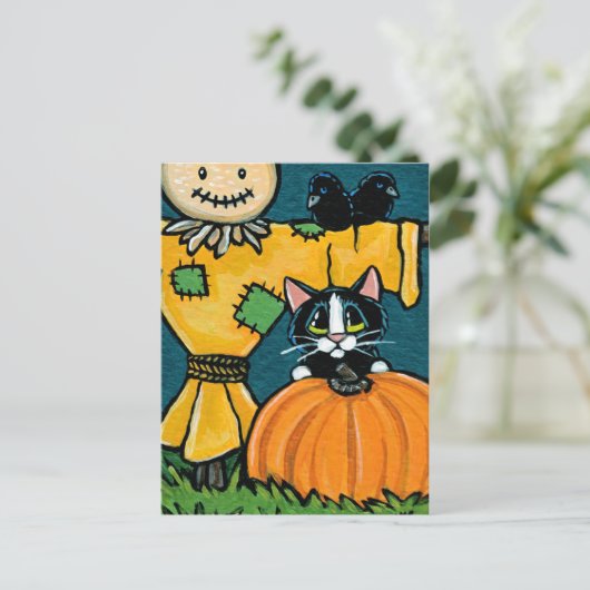 Tuxedo Katze mit Pumpkin und Scarecrow Illustratio Postkarte (Stehend Vorderseite)